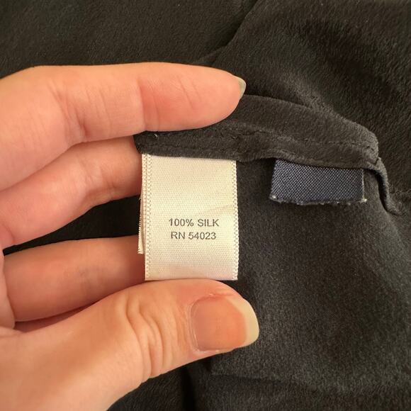 Banana Republic 100% Silk Black Sleeveless Blouse Top‎ M Cutout Neckline - Picture 8 of 8